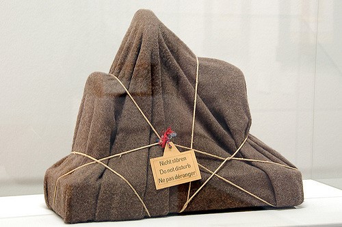 Man Ray: L'énigme d'Isidore Ducasse (1920) et Cadeau (1921)