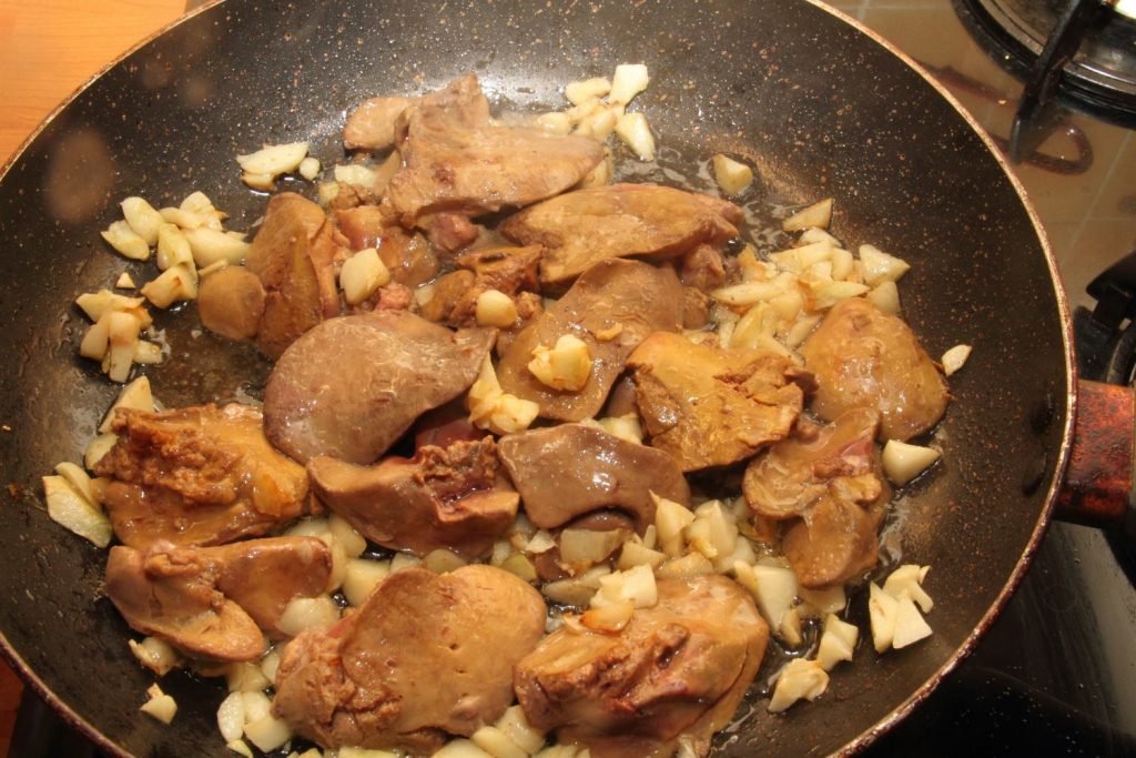 FOIES DE VOLALILLE A LA ROUMAINE