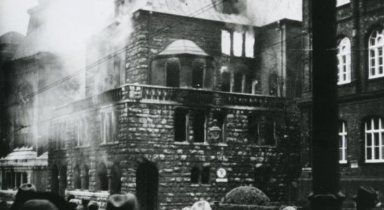 La synagogue en flamme à Essen le 10 novembre 1938 Site du Musée historique allemand à Berlin. Source : www.dhm.de