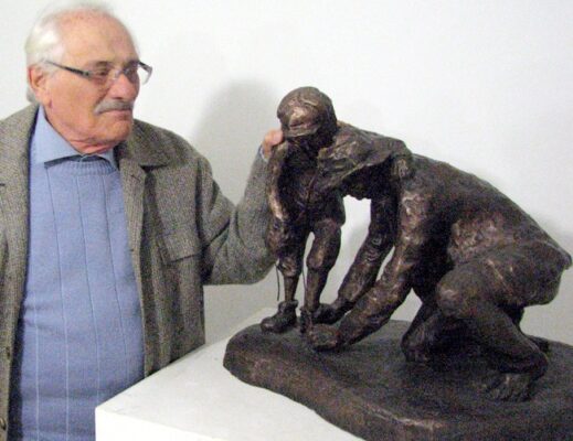 Wittenberg près de sculpture "Père aidant son enfant à retirer ses chaussures avant d'entrer dans la chambre à gaz